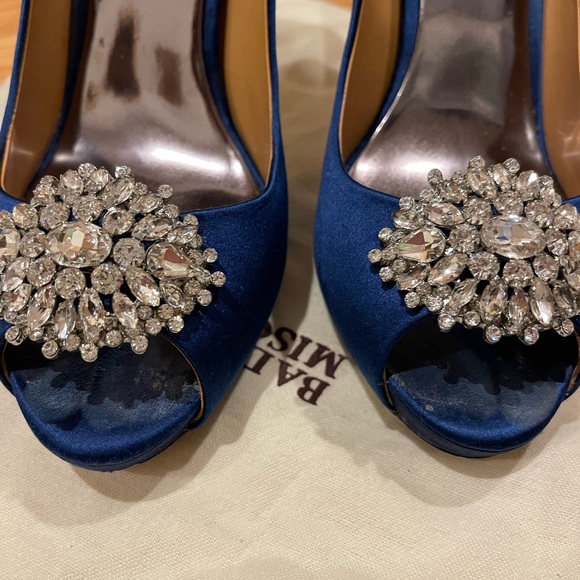 BADGLEY MISCHKA Jeannie Navy Satin platform pumps - Picture 4 of 11